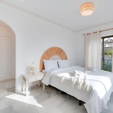 Peaceful 4 Bdrm Andalusian W Sea Views