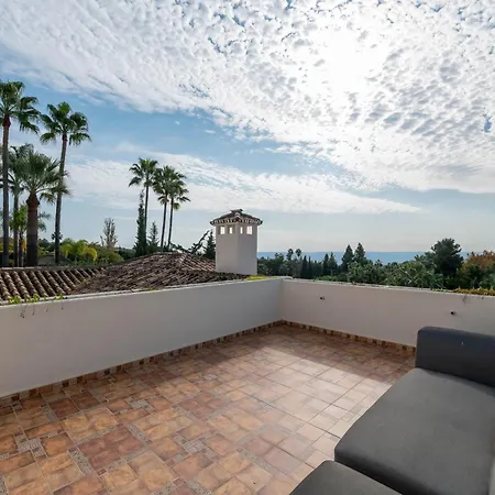 Peaceful 4 Bdrm Andalusian W Sea Views Apartment Marbella