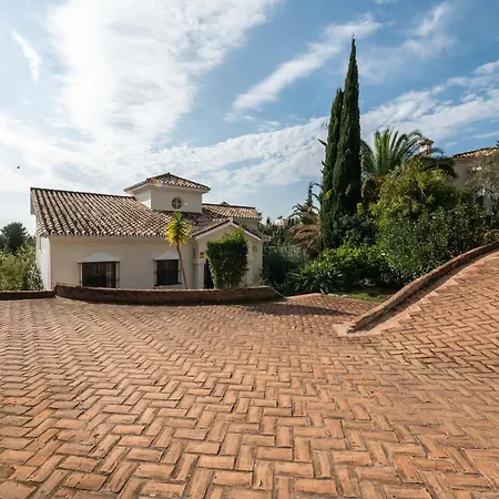 Peaceful 4 Bdrm Andalusian W Sea Views Apartmán *