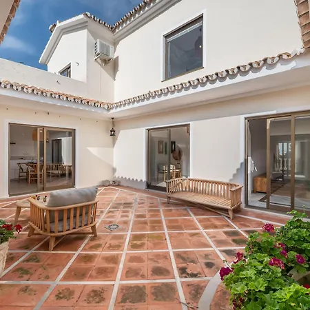 Peaceful 4 Bdrm Andalusian W Sea Views *