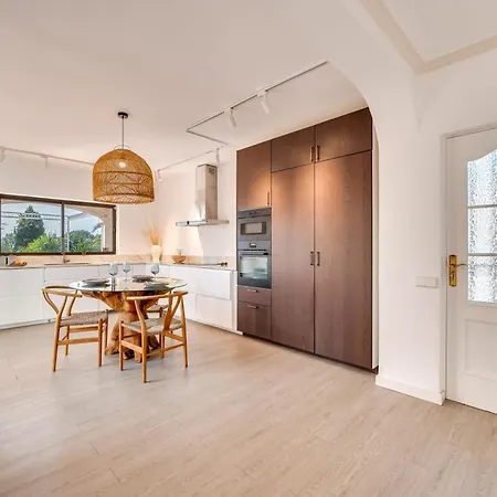 Peaceful 4 Bdrm Andalusian W Sea Views 马尔韦利亚