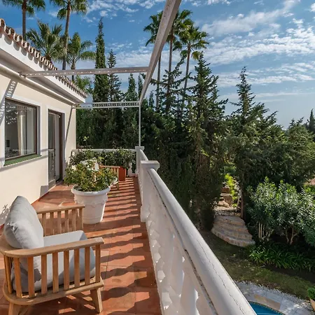 Peaceful 4 Bdrm Andalusian W Sea Views 马尔韦利亚
