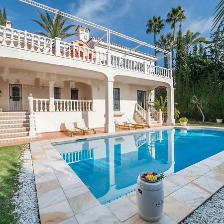 Peaceful 4 Bdrm Andalusian W Sea Views Apartamento Marbella