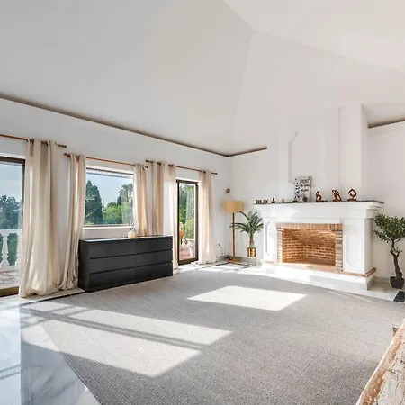 Peaceful 4 Bdrm Andalusian W Sea Views *