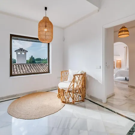 Peaceful 4 Bdrm Andalusian W Sea Views Apartamento