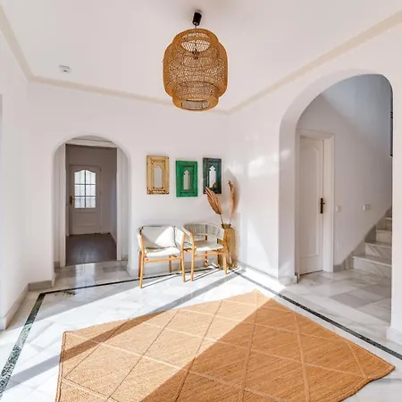 Daire Peaceful 4 Bdrm Andalusian W Sea Views Marbella