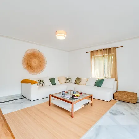 Peaceful 4 Bdrm Andalusian W Sea Views 马尔韦利亚