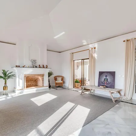 Peaceful 4 Bdrm Andalusian W Sea Views Daire