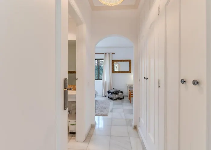 Peaceful 4 Bdrm Andalusian W Sea Views Μαρμπέλλα