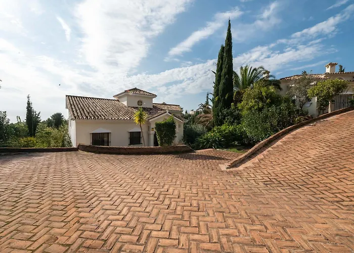 Peaceful 4 Bdrm Andalusian W Sea Views Apartmán *