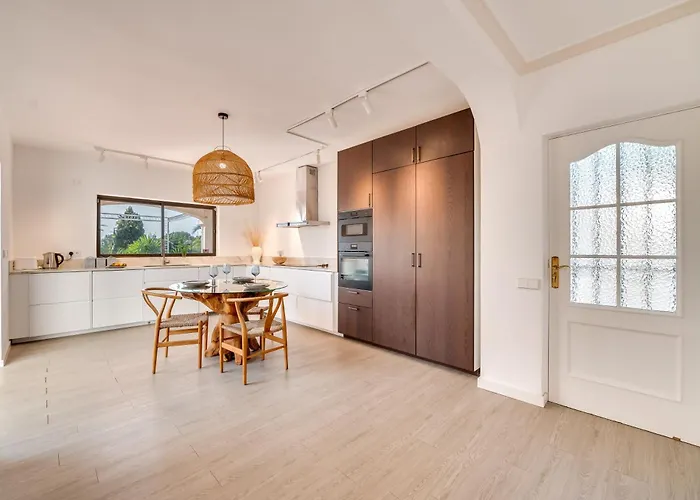 Peaceful 4 Bdrm Andalusian W Sea Views Marbella