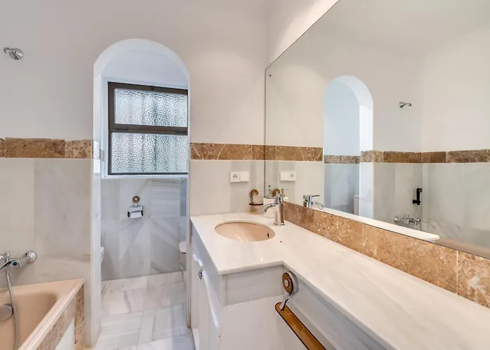 Peaceful 4 Bdrm Andalusian W Sea Views *