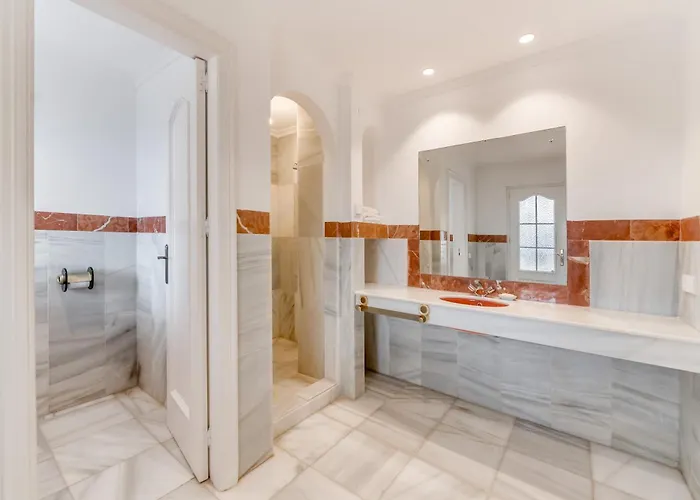 Peaceful 4 Bdrm Andalusian W Sea Views * Marbella