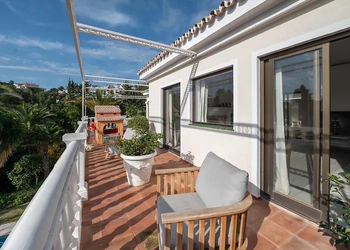 Peaceful 4 Bdrm Andalusian W Sea Views Apartmán *