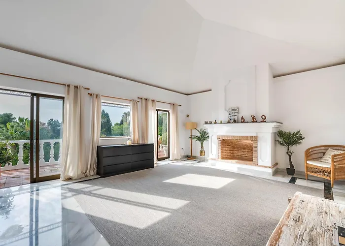 Peaceful 4 Bdrm Andalusian W Sea Views *