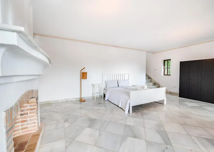 Peaceful 4 Bdrm Andalusian W Sea Views * Marbella