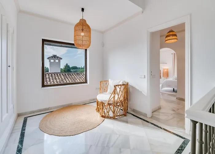 Peaceful 4 Bdrm Andalusian W Sea Views Apartmán