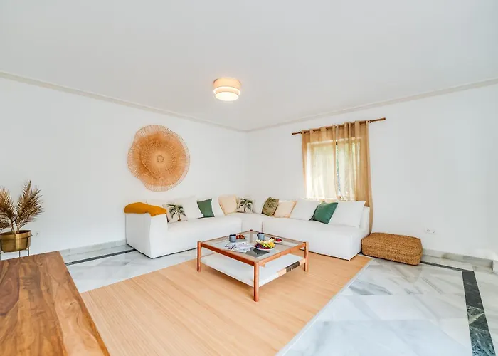 Peaceful 4 Bdrm Andalusian W Sea Views Marbella