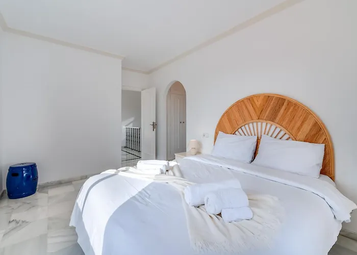 Peaceful 4 Bdrm Andalusian W Sea Views * Marbella