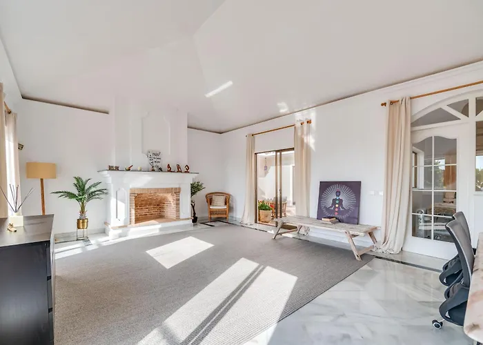 Peaceful 4 Bdrm Andalusian W Sea Views Apartmán