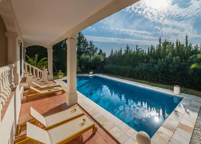Peaceful 4 Bdrm Andalusian W Sea Views Marbella