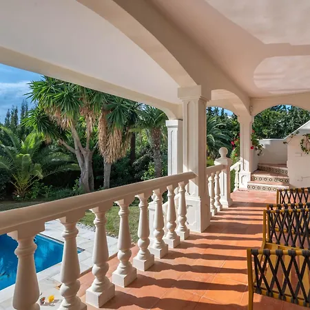 Peaceful 4 Bdrm Andalusian W Sea Views Apartament Marbella