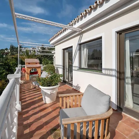 Peaceful 4 Bdrm Andalusian W Sea Views Apartament *