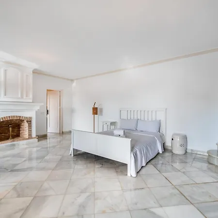 Peaceful 4 Bdrm Andalusian W Sea Views 아파트