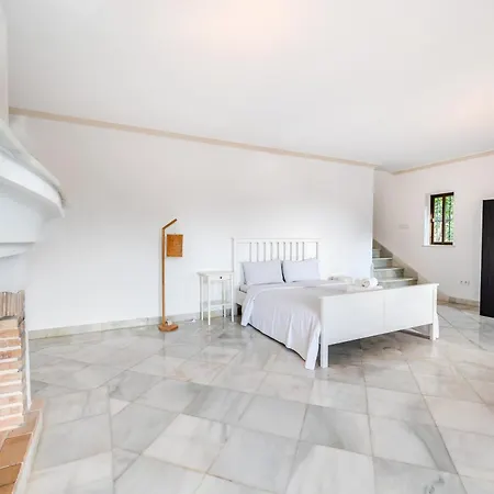 Peaceful 4 Bdrm Andalusian W Sea Views * 마르베야