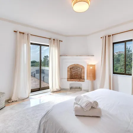 Peaceful 4 Bdrm Andalusian W Sea Views